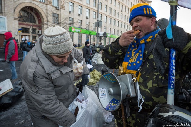 Хохлы парад. Майдан 2014. Киев Майдан 2014.