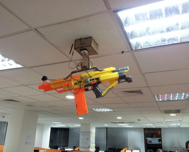 Автомат с веб камерой и дистанционным управлением с телефона. Босс наблюдает.