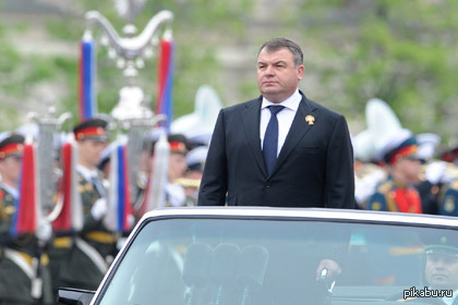 СМИ сообщили о присвоении Сердюкову звания Героя России