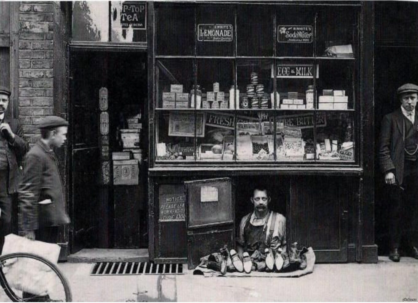 Старейшие витрины. Лондон 1900г. Лондон 1900 год. Лондон 20 век магазин. Продуктовый магазин 19 век в Америке.