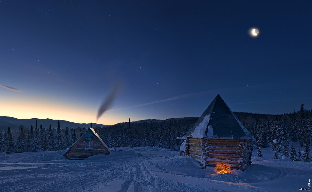 Луна алтайский край. Алтай вечер зима. Зимние домики на Байкале. Алтай ночью. Зимний приют.