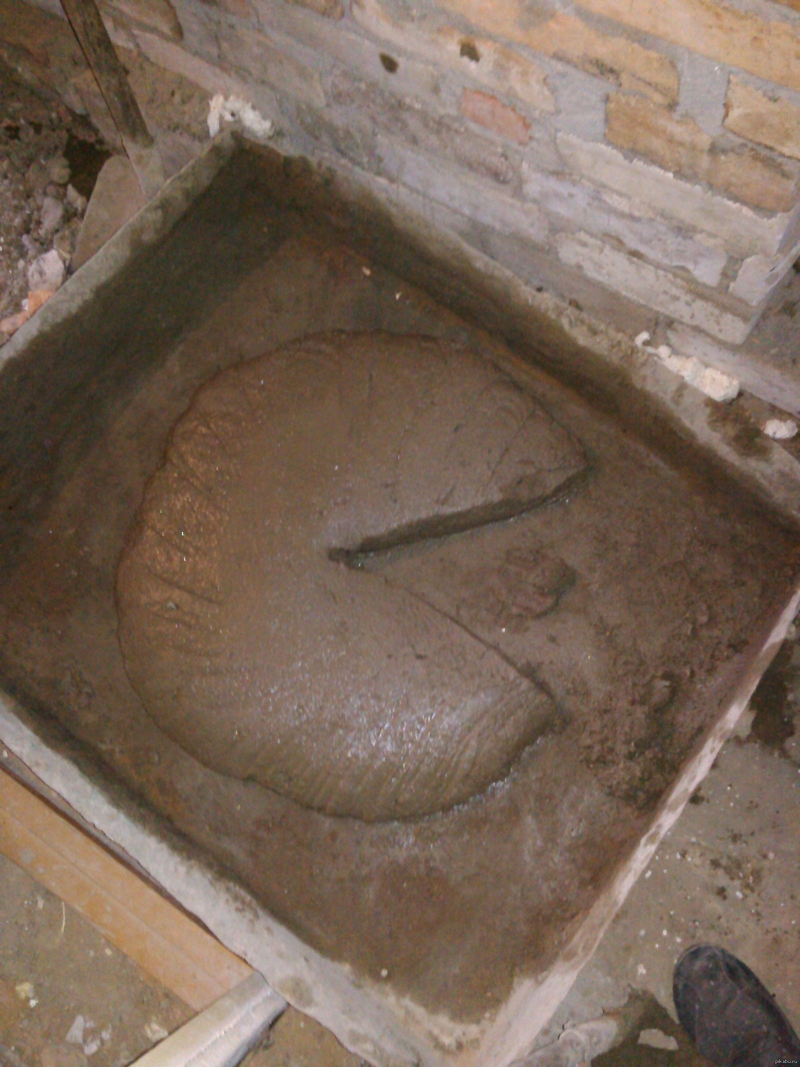 Просто пакмэн из цементного раствора, листай дальше.