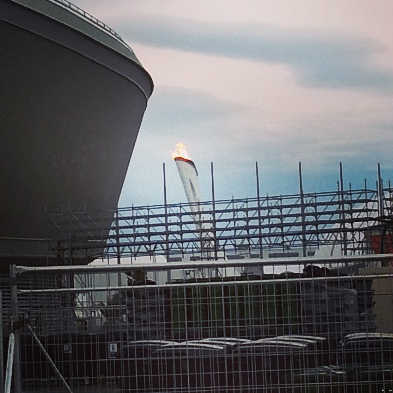 Вот так горит главный факел