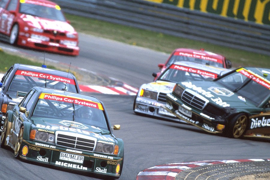 Всегда есть друг который портит фотографии