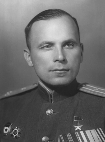 Подполковник Куликов С.И. Штурман экипажа А.И. Молодчего