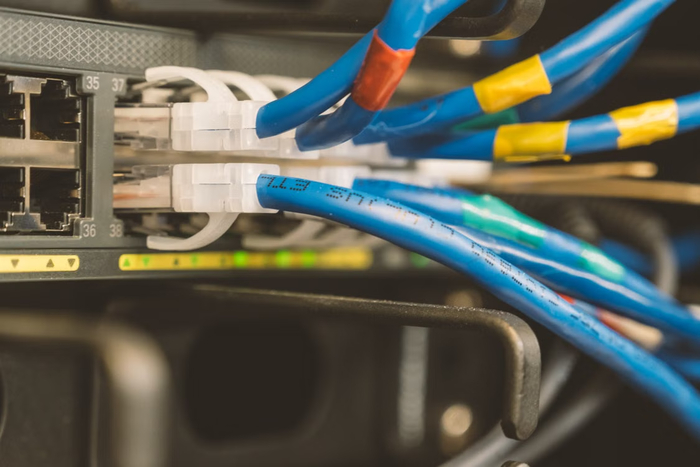 <a href="https://www.pexels.com/photo/ethernet-cable-connected-to-system-4818711/" target="_blank" rel="nofollow noopener">��������: pexels.com</a>