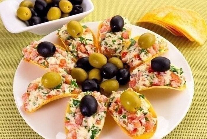 Сырная закуска на чипсах