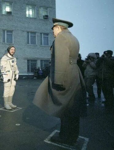 Герой Российской Федерации Александр Полещук - История России, История (наука), Без рейтинга, Единая Россия, Космонавтика, Орбитальная станция, Станция мир, Выход в космос, Космонавты, Техник, Офицеры, Герой России, Личность, Инженер, Роскосмос, Космос, Длиннопост
