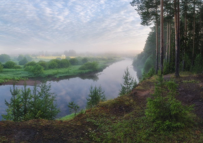 Фото: : Михаил Устюжанин <a href="https://pikabu.ru/story/rassvet_nad_rekoy_14290577?u=https%3A%2F%2Frtraveler.ru%2Fphoto%2F1484384%2F%3Fday_photos%3D1&t=%D0%BE%D1%82%D1%81%D1%8E%D0%B4%D0%B0&h=56c1d08dd602c892e2e1b880352cae200eb1b2f5" title="https://rtraveler.ru/photo/1484384/?day_photos=1" target="_blank" rel="nofollow noopener">отсюда</a>