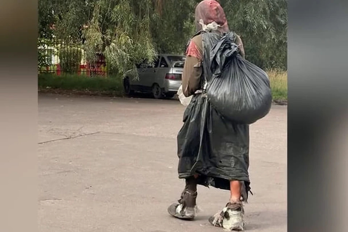 Мужчина появился в городе в середине июля. Фото: канал "Вася на сене"