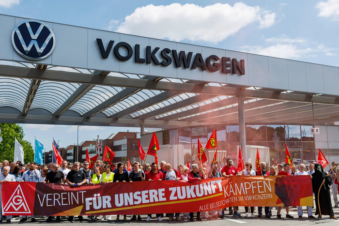 Volkswagen планирует сократить ещё 50 000 рабочих из-за неэффективной работы
