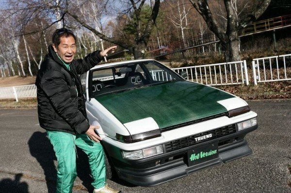 Кэйити Цутия со своей Sprinter Trueno