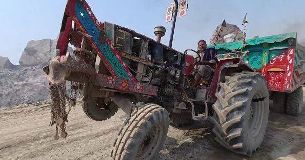 Karachun for a painted tractor. Pakistani repair - Pakistan, Repair of equipment, Car service, Rukozhop, Tractor, Technics, Breaking, Technologies, Repair, Pakistani Technology, Spare parts, Pakistanis, Video, Rutube