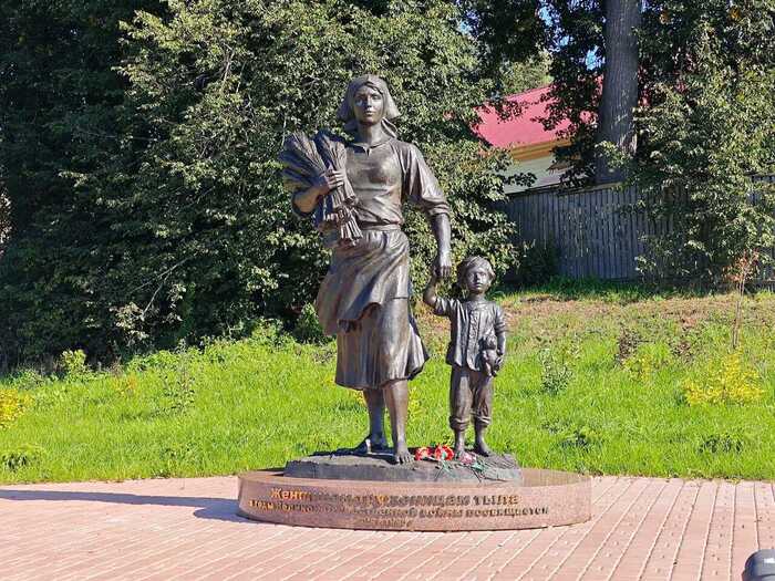 Ответ на пост «Просто памятник, не знаменитый, не раскрученный»