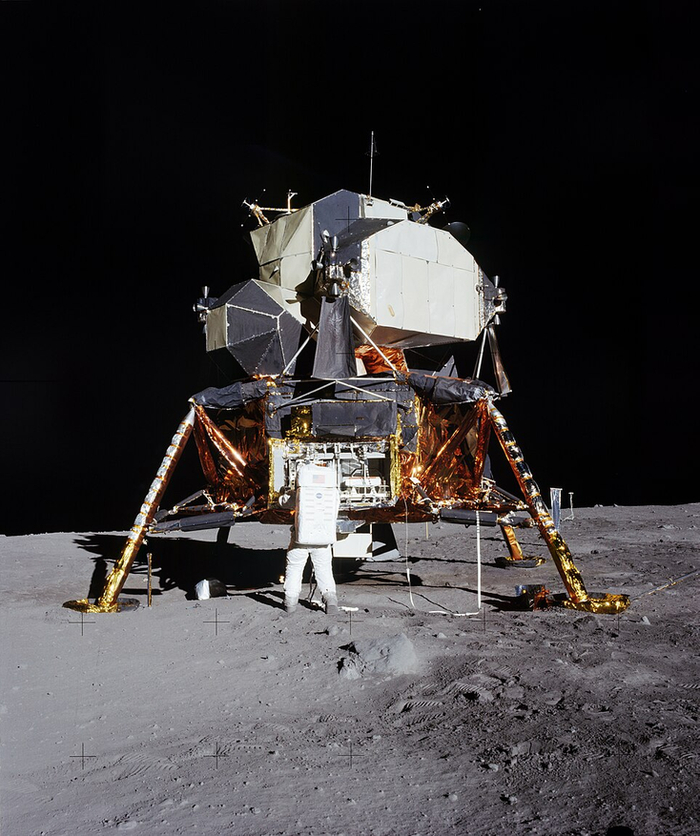 Автор: Neil Armstrong Источник: <a href="https://pikabu.ru/story/pochemu_lyudi_ne_vyisazhivalis_na_lune_s_1972_goda_i_kogda_planiruyut_vernutsya_14353405?u=https%3A%2F%2Fcommons.wikimedia.org%2Fwiki%2FFile%253ABuzz_Aldrin_and_Apollo_11_Lunar_Lander%252C_AS11-40-5927.jpg%3Futm_source%3Dchatgpt.com&t=commons.wikimedia.org&h=cdf73d0eeed640e2343277e709b640ed878f8556" title="https://commons.wikimedia.org/wiki/File%3ABuzz_Aldrin_and_Apollo_11_Lunar_Lander%2C_AS11-40-5927.jpg..." target="_blank" rel="nofollow noopener">commons.wikimedia.org</a>