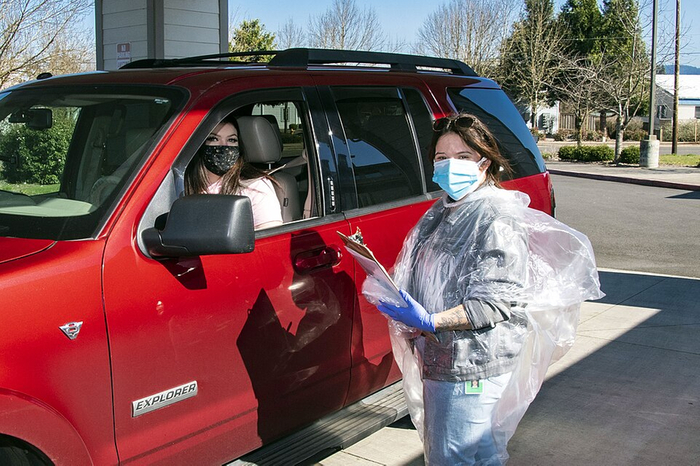 �����: OregonDOT ��������: <a href="https://pikabu.ru/story/pochemu_vo_mnogikh_shtatakh_ssha_net_regulyarnogo_tekhosmotra_i_kak_oni_proveryayut_mashinyi_14353482?u=https%3A%2F%2Fcommons.wikimedia.org%2Fwiki%2FFile%3AReady_for_a_VIN_inspection.jpg&t=commons.wikimedia.org&h=3f604a144b528fc7e606c347c3719ca7cabe5975" title="https://commons.wikimedia.org/wiki/File:Ready_for_a_VIN_inspection.jpg" target="_blank" rel="nofollow noopener">commons.wikimedia.org</a>