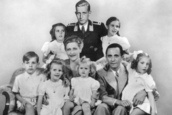 ����� ���������. 1 ������ 1944 ����. ������ ��������������: �� ��� ������������ ������� ��� ��������� ������� ������, � ��� ������ ������������ �� ������. ����: <!--noindex--><a href="https://pikabu.ru/story/ya_obvinyayu_kak_v_tretem_reykhe_zarabotali_na_propagande_yevtanazii_14367201?u=http%3A%2F%2FCommons.wikimedia.org&t=Commons.wikimedia.org&h=501f0bed1eb58d5f0a64daadbd8b07b9a05fd431" title="http://Commons.wikimedia.org" target="_blank" rel="nofollow noopener">Commons.wikimedia.org</a><!--/noindex-->