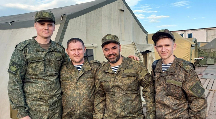 Военные паблики и сообщества ветеранов передают друг другу отзывы о нем как о враче. Фото: Личный Архив