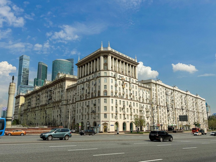 Кутузовский проспект, 30/32 — дом, с которым нейросеть первоначально перепутала №35.