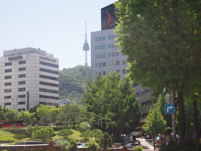 Телевизионная башня в Сеуле, один из символов города. YTN Seoul Tower, но в народе её чаще зовут Башней Намсан или Башней N