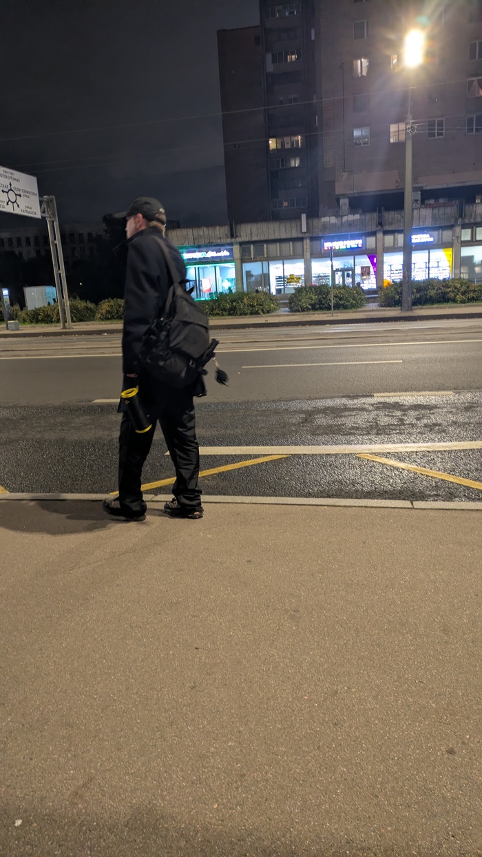 Когда успешный пацанчик продал самокат,не купил БМВ и ищет нового парня