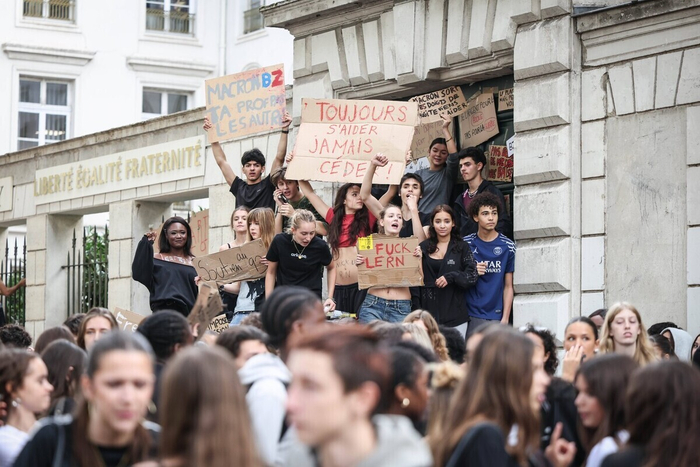 О чём протестуют школьники во Франции: 86 тысяч человек и 190 пострадавших