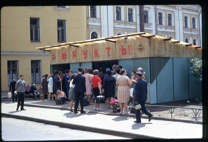 Фруктовая палатка, 1969 год.