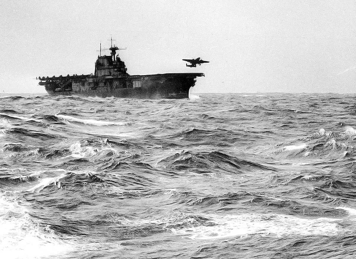 Ещё один кадр взлета среднего бомбардировщика B-25 «Митчел» с авианосца «Хорнет».