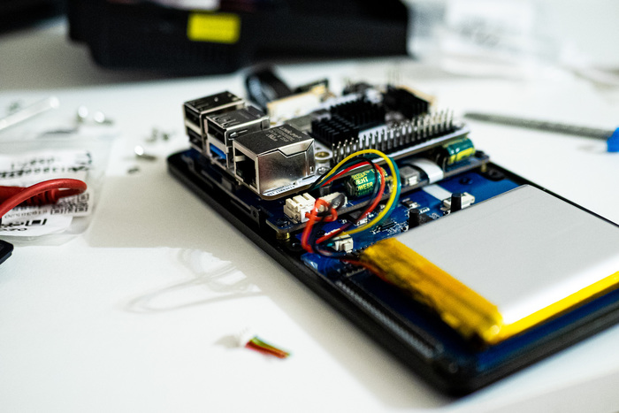 На плате Eltay USB OTG выведен не в Type-C, а в один из USB-A сбоку